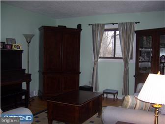 446 Buck Road Holland, PA 18966 - Photo 5 of 11 Living Room