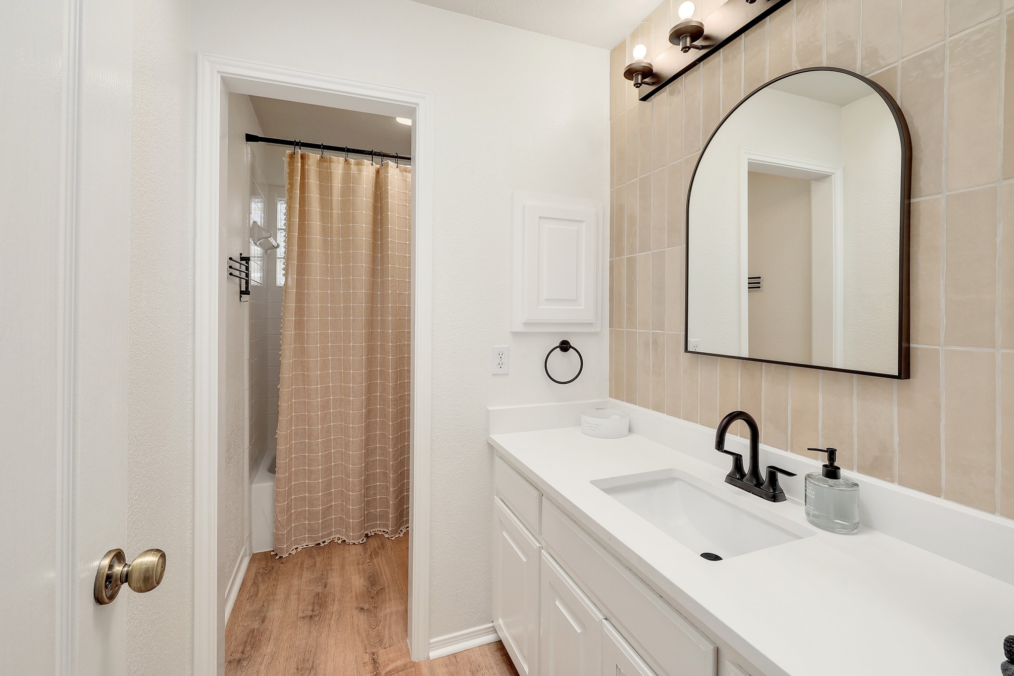 1455 County Road 262 Georgetown, TX 78633 - Photo 23 of 40 a bathroom with a double vanity sink and mirror