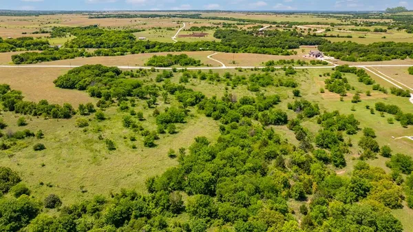 $179,900 | 40 Willow Court, St. Jo, TX 76265