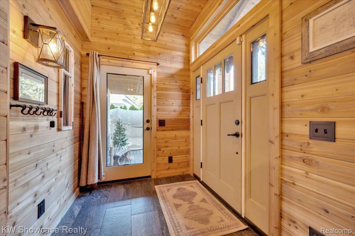 2015 Ridge Road White Lake, MI 48383 - Photo 10 of 50 FRONT ENTRY INTERIOR