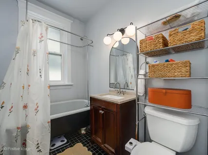 $395,000 | 2745 North Hampden Court, Unit 1E, Chicago, IL 60614