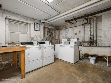 $395,000 | 2745 North Hampden Court, Unit 1E, Chicago, IL 60614
