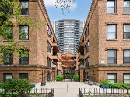 $395,000 | 2745 North Hampden Court, Unit 1E, Chicago, IL 60614