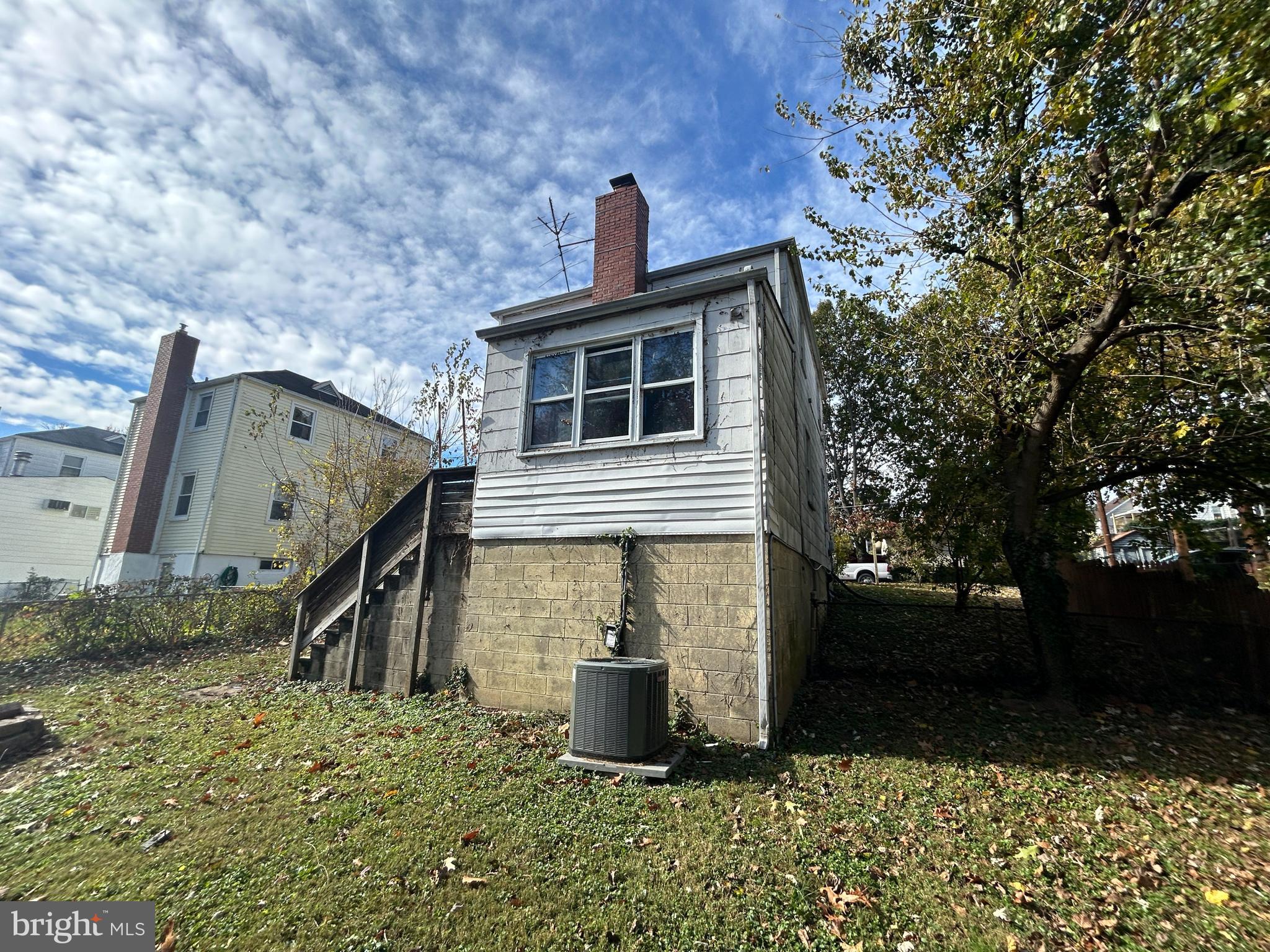 4407 Ridge Drive Baltimore, MD 21229 - Photo 5 of 18 a front view of a house with roof