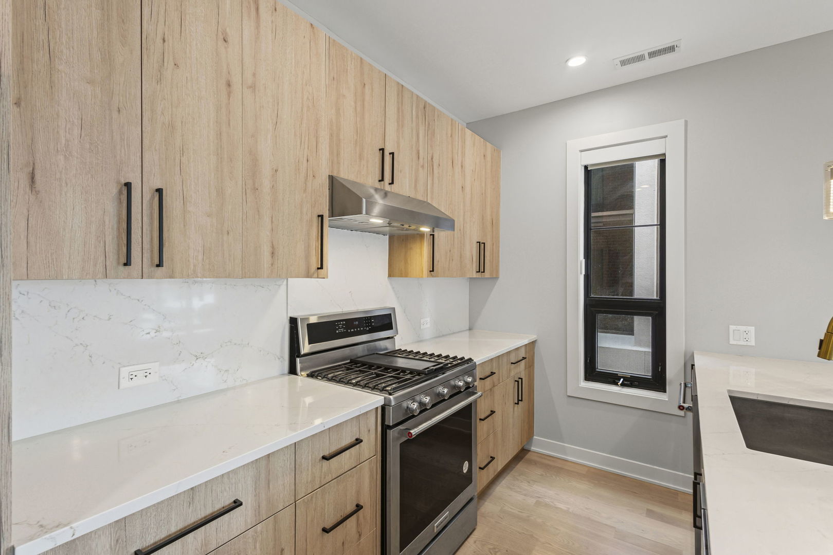 6246 North Pulaski Road, Unit 204 Chicago, IL 60646 - Photo 12 of 36