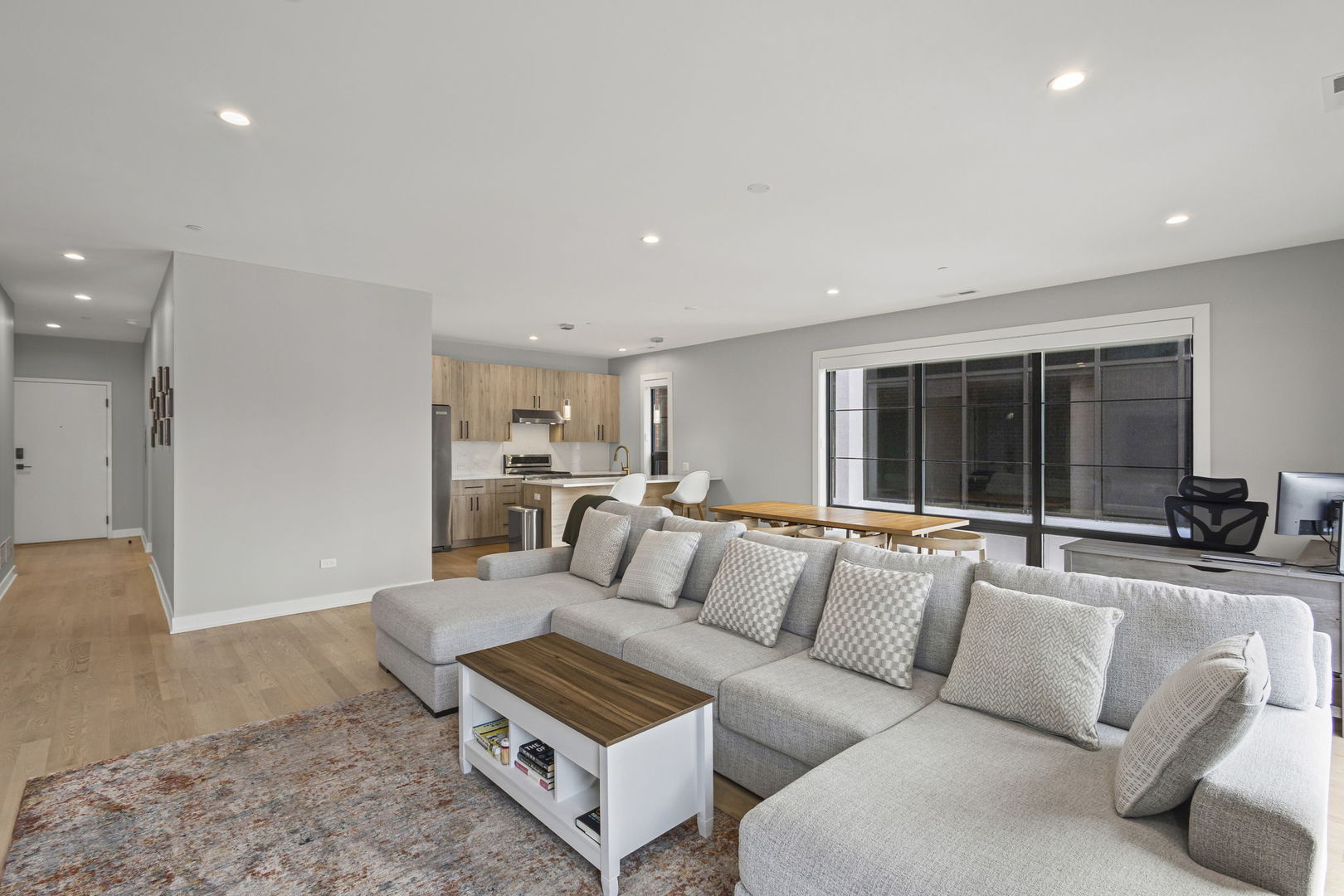 6246 North Pulaski Road, Unit 204 Chicago, IL 60646 - Photo 3 of 36