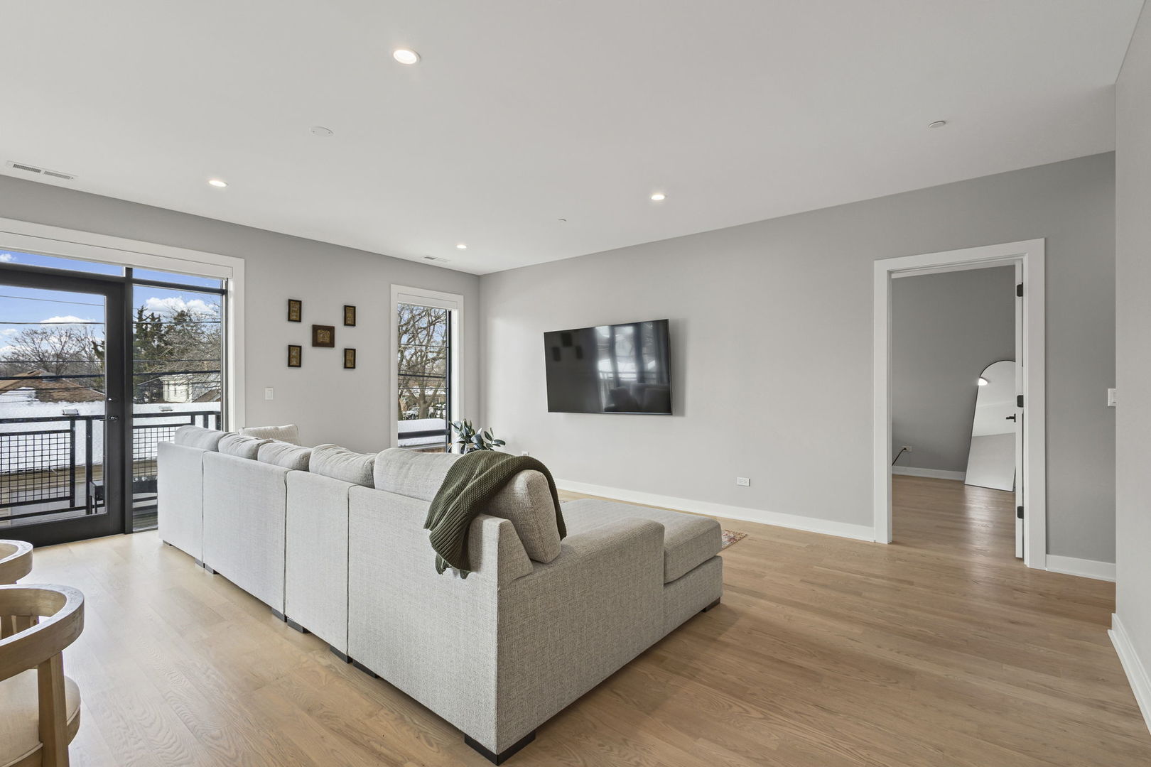 6246 North Pulaski Road, Unit 204 Chicago, IL 60646 - Photo 4 of 36