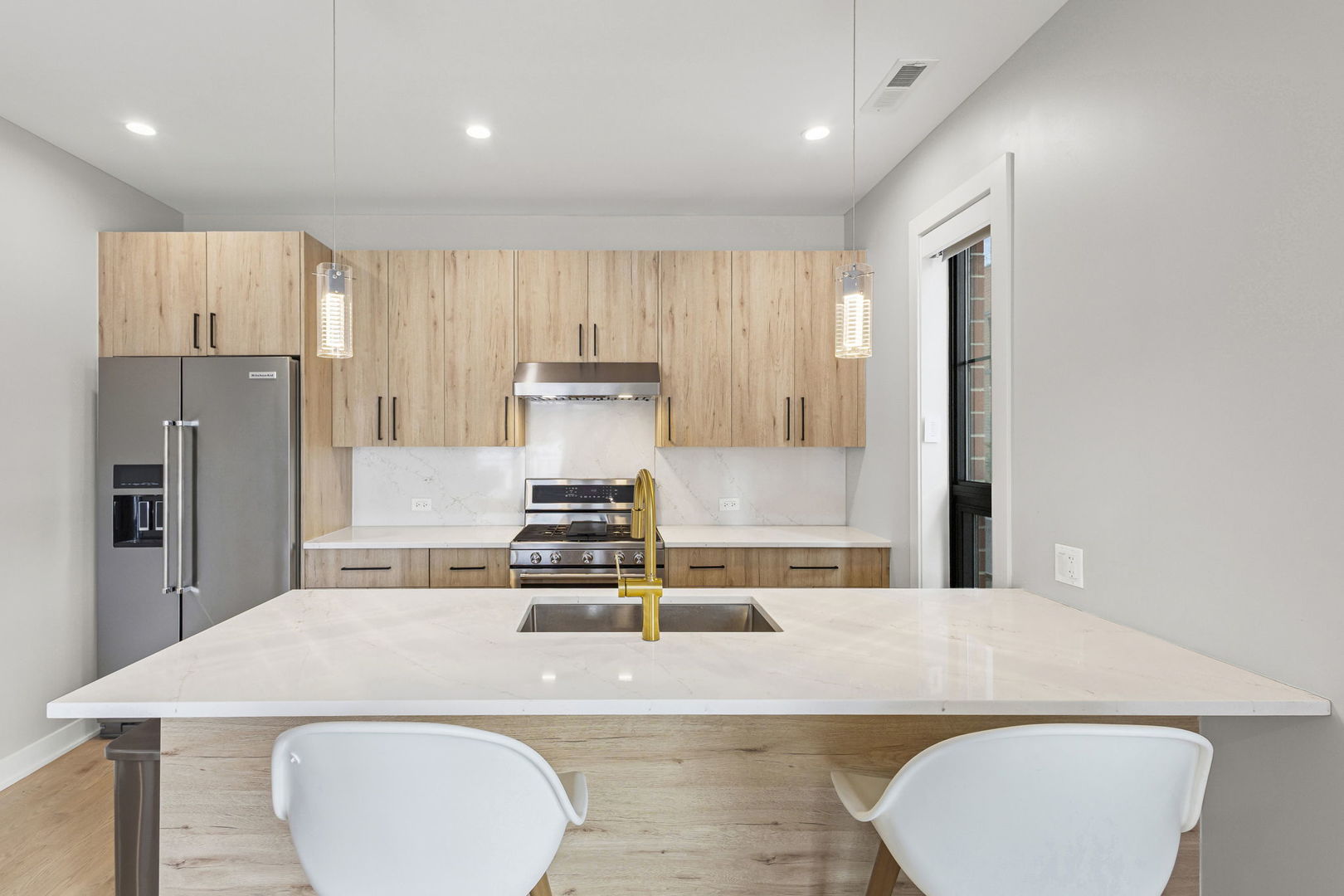 6246 North Pulaski Road, Unit 204 Chicago, IL 60646 - Photo 9 of 36