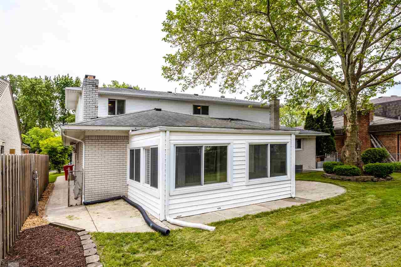 21737 River Road Grosse Pointe, MI 48236 - Photo 46 of 53 50025521-55.JPG