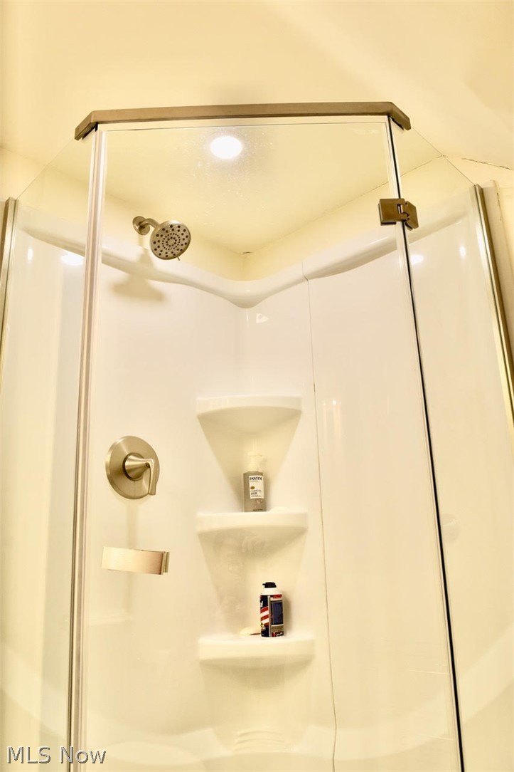 3181 Scarborough Road Cleveland, OH 44118 - Photo 22 of 27 Top floor new bathroom