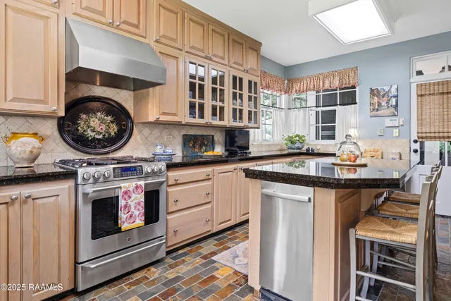 $799,000 | 6302 Old Jeanerette Road, New Iberia, LA 70563