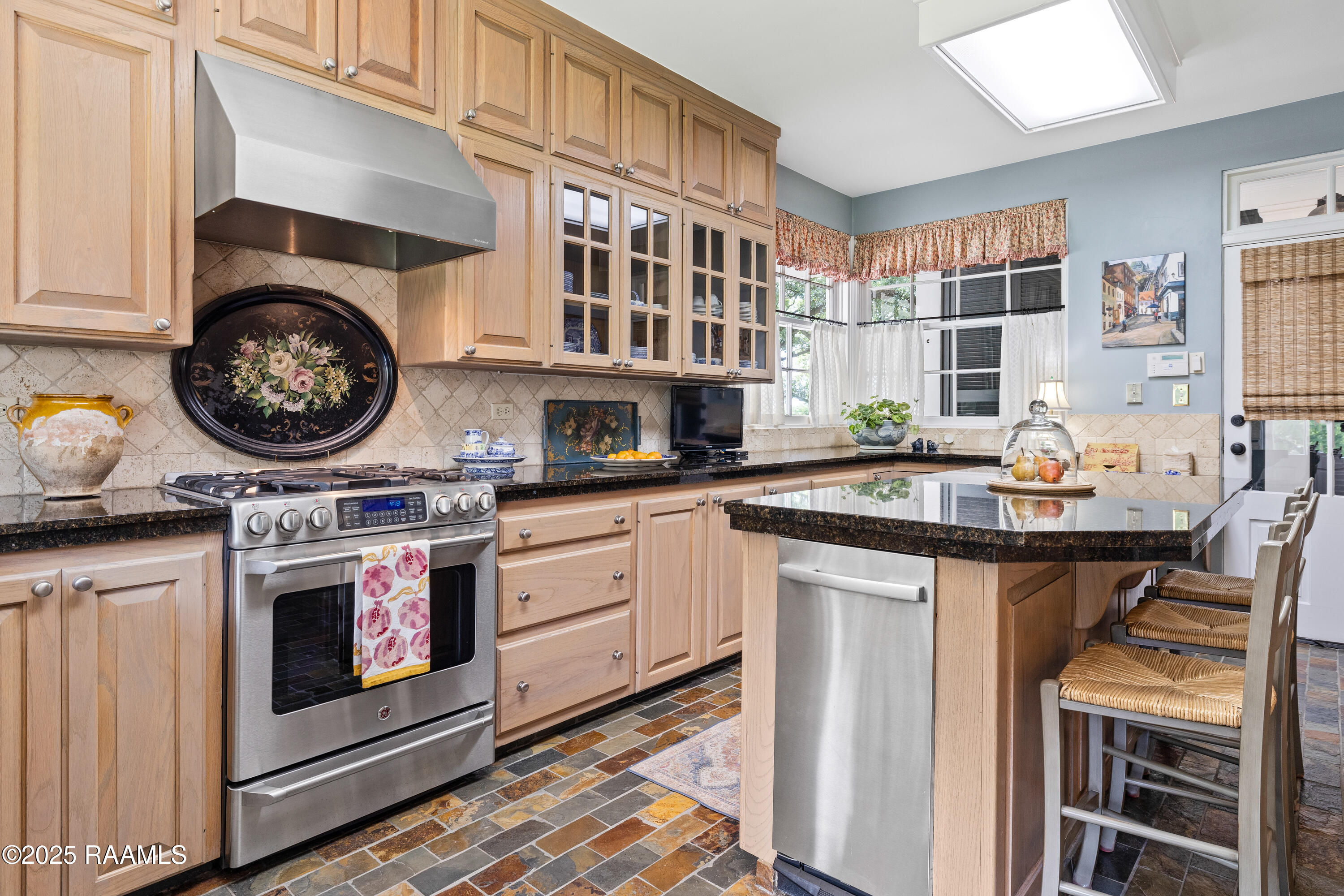 6302 Old Jeanerette Road New Iberia, LA 70563 - Photo 18 of 60 Kitchen