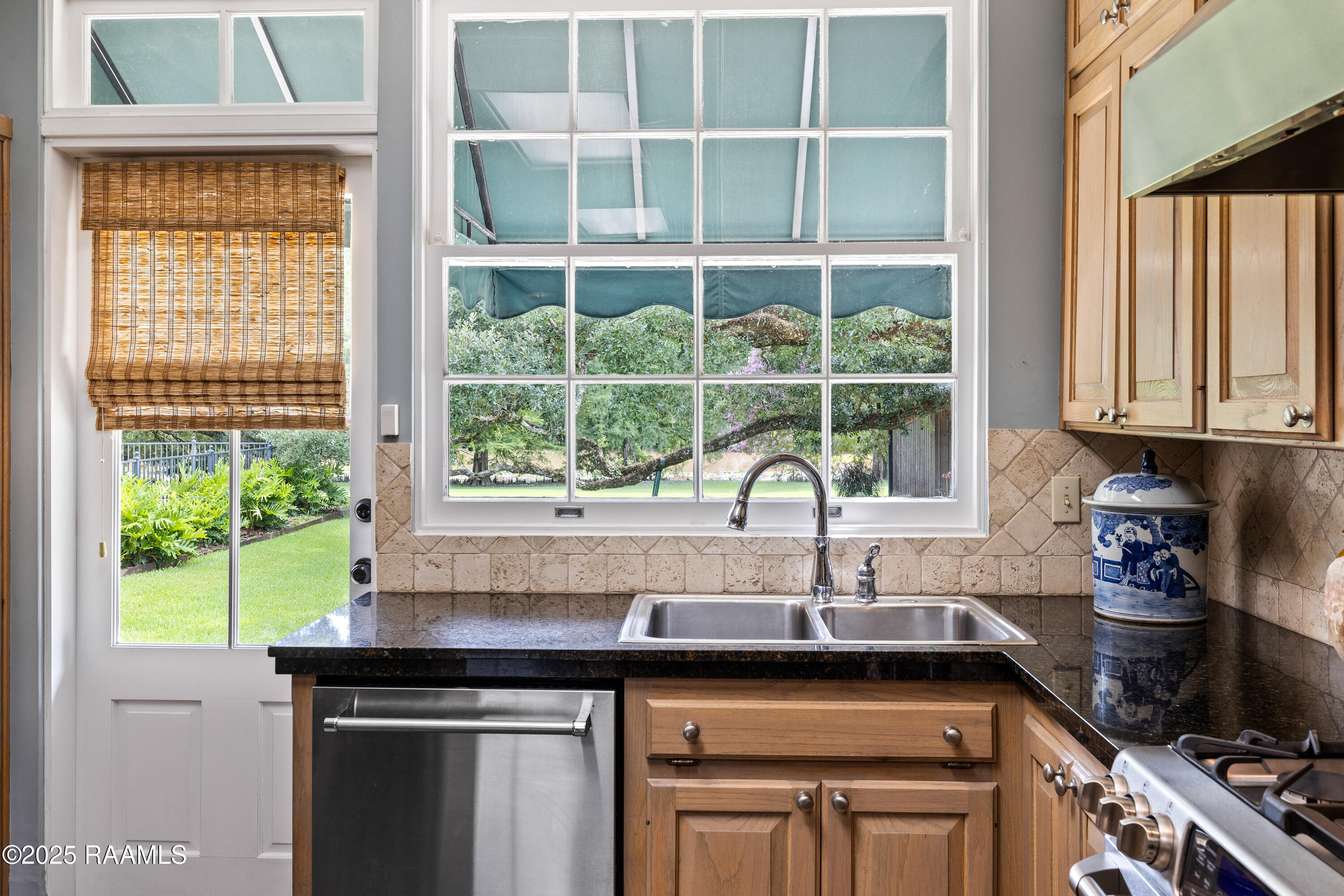 6302 Old Jeanerette Road New Iberia, LA 70563 - Photo 20 of 60 Kitchen