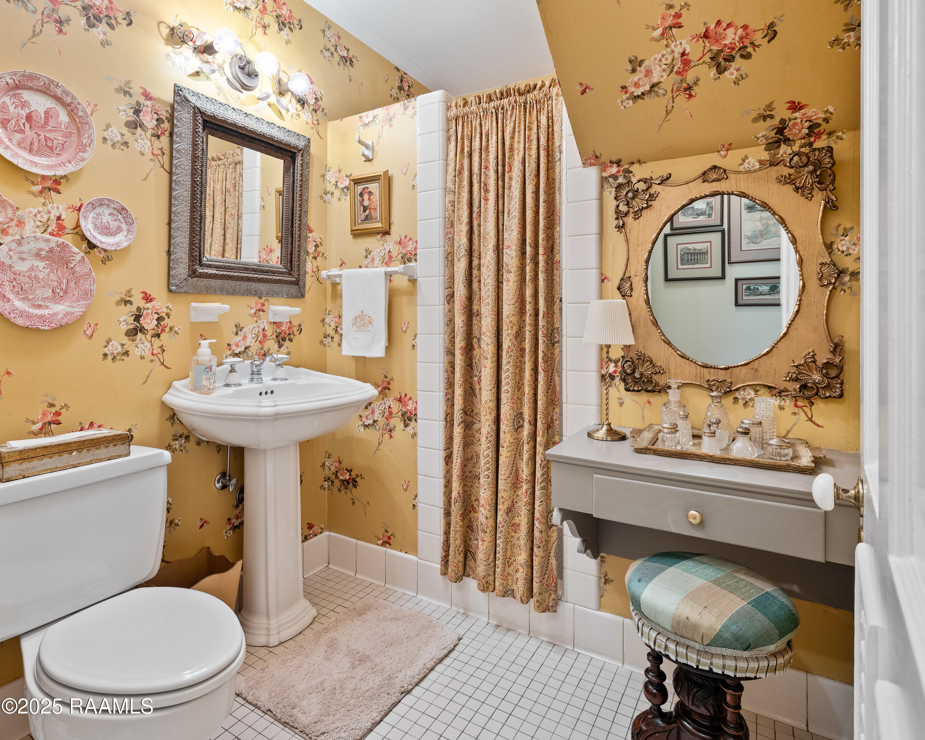 6302 Old Jeanerette Road New Iberia, LA 70563 - Photo 23 of 60 Downstairs Full Bath