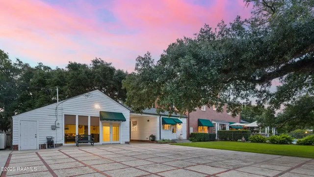 $799,000 | 6302 Old Jeanerette Road, New Iberia, LA 70563