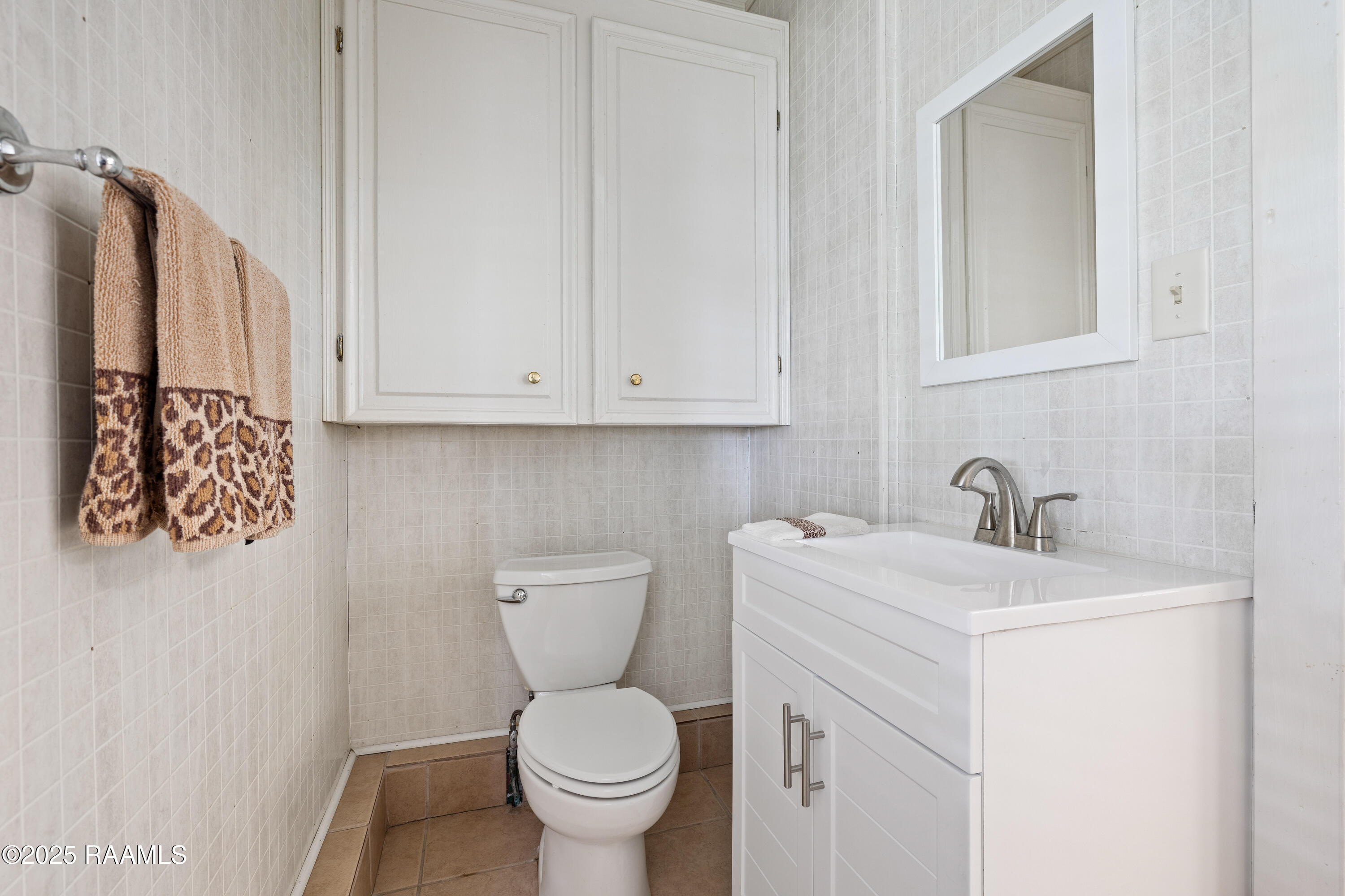 6302 Old Jeanerette Road New Iberia, LA 70563 - Photo 45 of 60 Bonus Room Bathroom