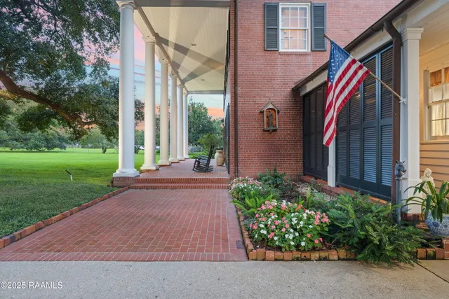 $799,000 | 6302 Old Jeanerette Road, New Iberia, LA 70563