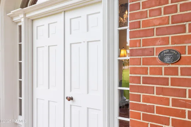 $799,000 | 6302 Old Jeanerette Road, New Iberia, LA 70563