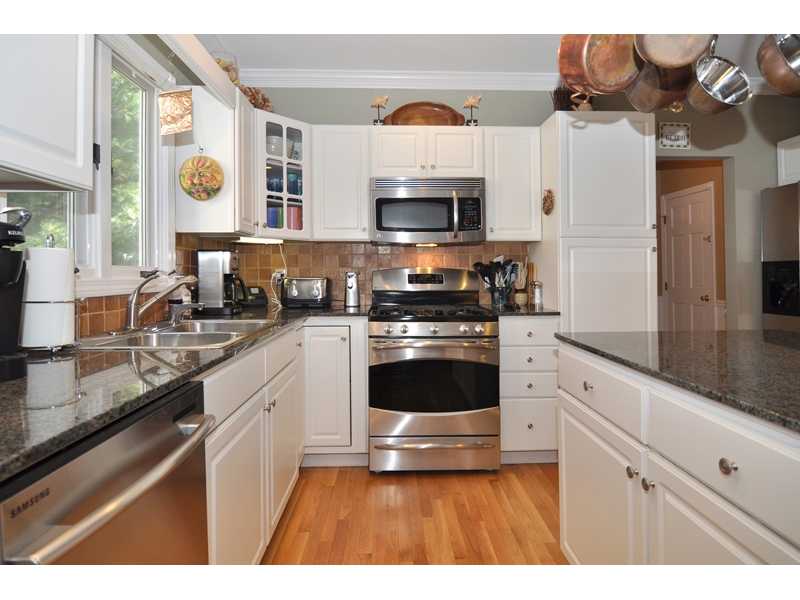 9 Woodhaven Road Barrington, RI 02806 - Photo 3 of 14 Kitchen.