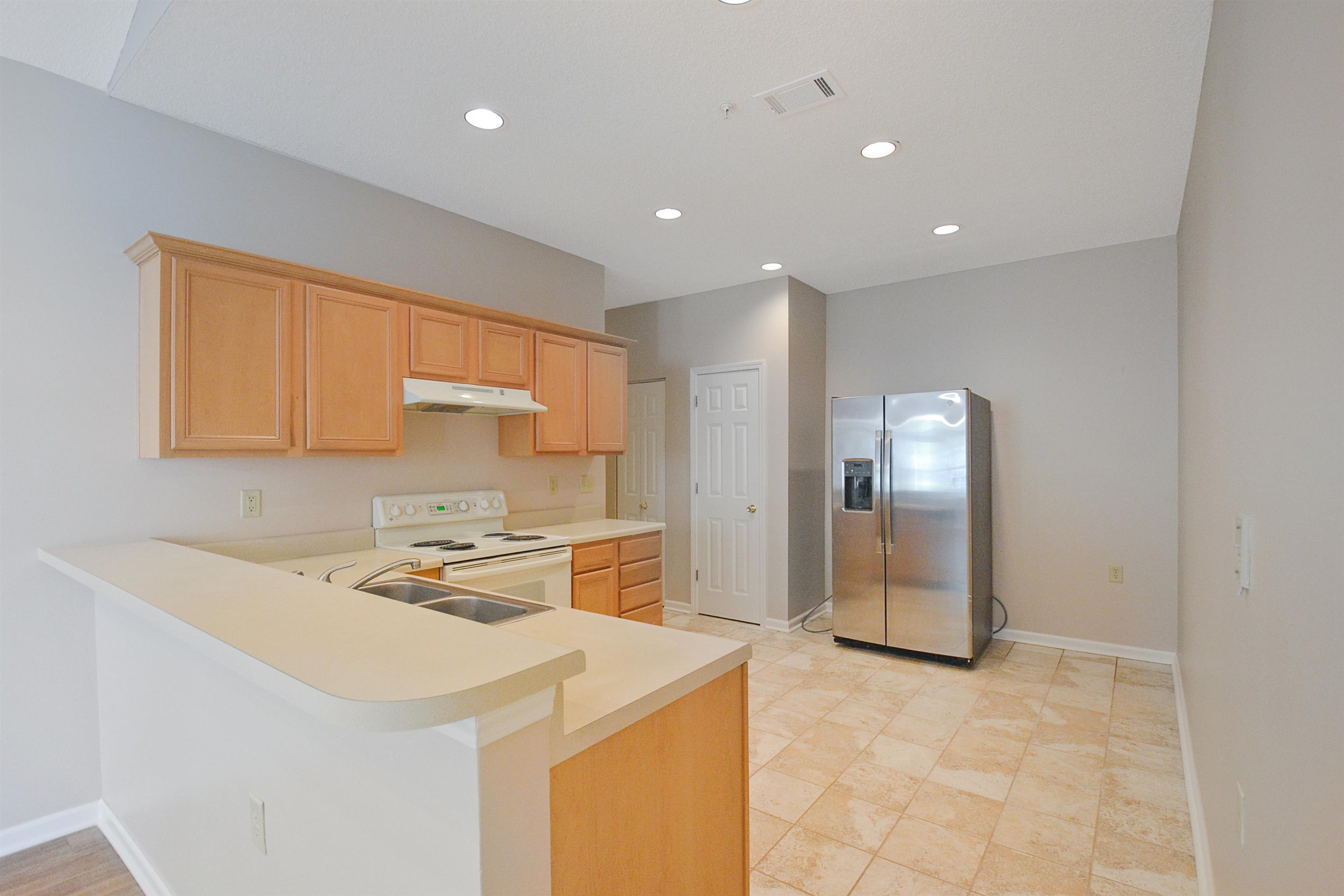 1201 Oak Timber Circle, Unit 29 Collierville, TN 38017 - Photo 20 of 32 a kitchen that has a sink a refrigerator and cabinets