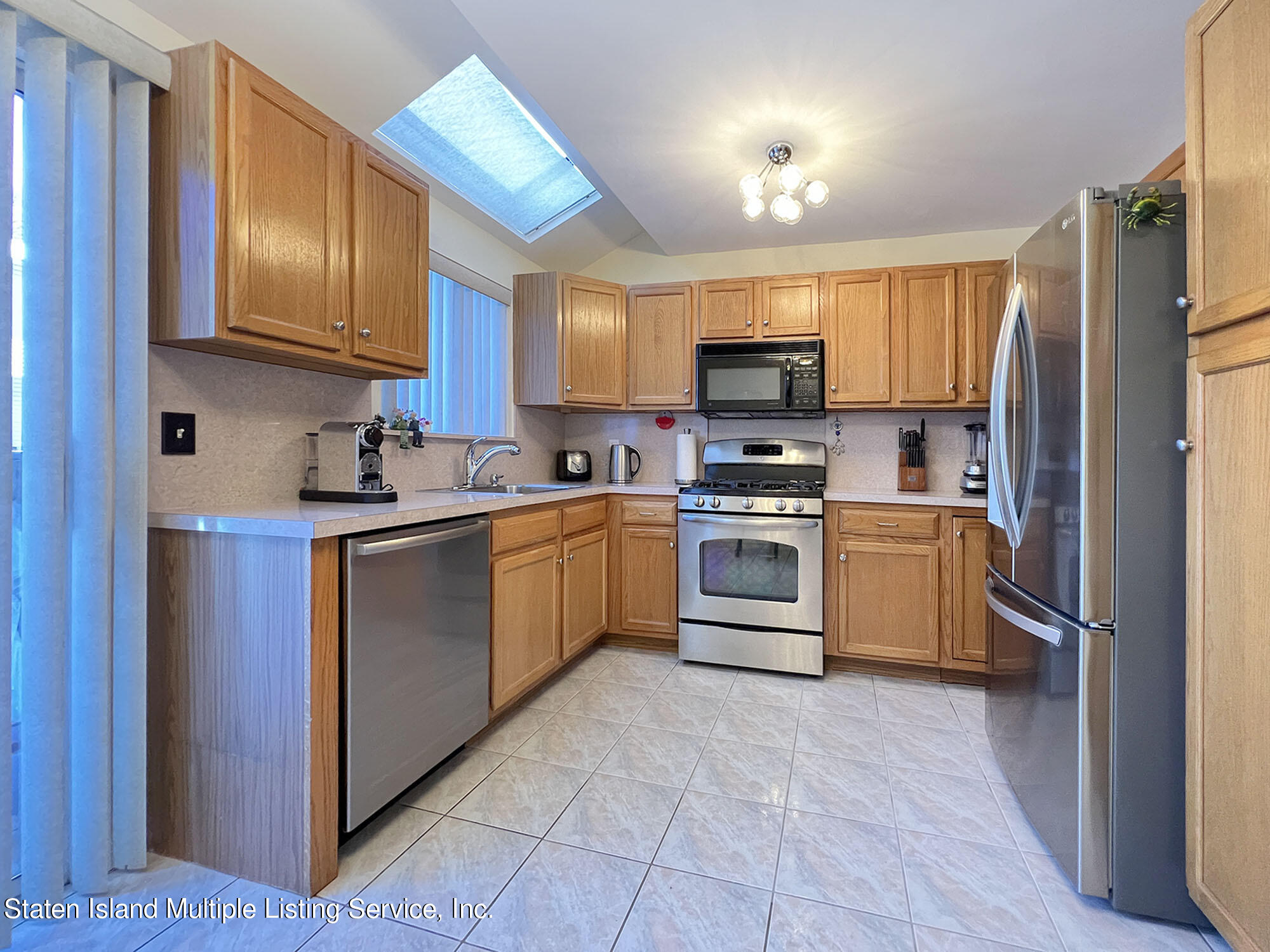 43 Deborah Loop Staten Island, NY 10312 - Photo 5 of 26 IMG_0945