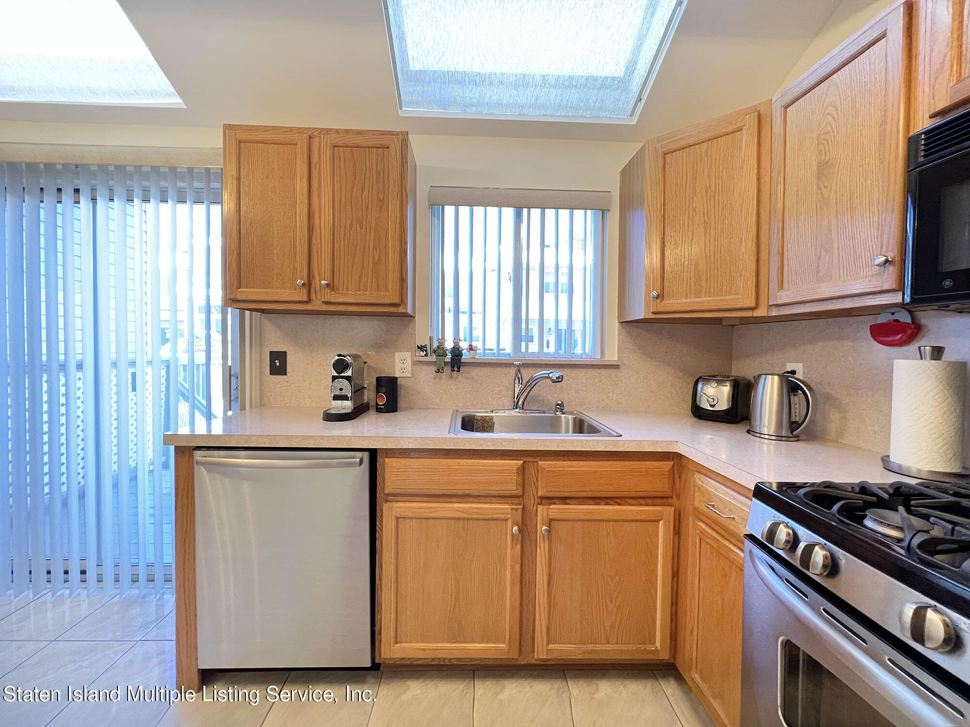 43 Deborah Loop Staten Island, NY 10312 - Photo 6 of 26 IMG_0949