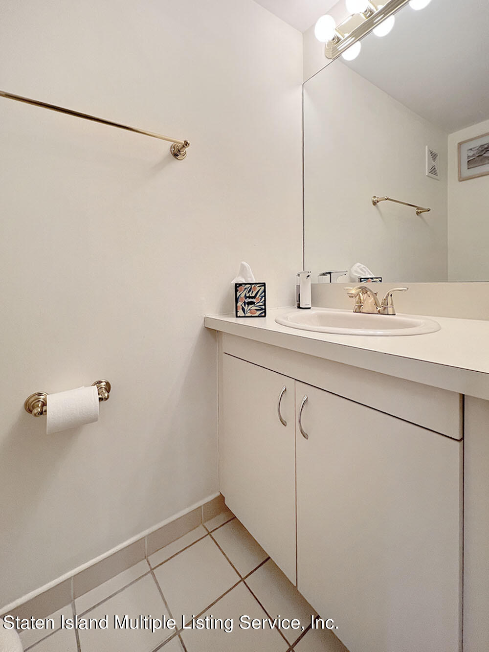 43 Deborah Loop Staten Island, NY 10312 - Photo 8 of 26 IMG_0954