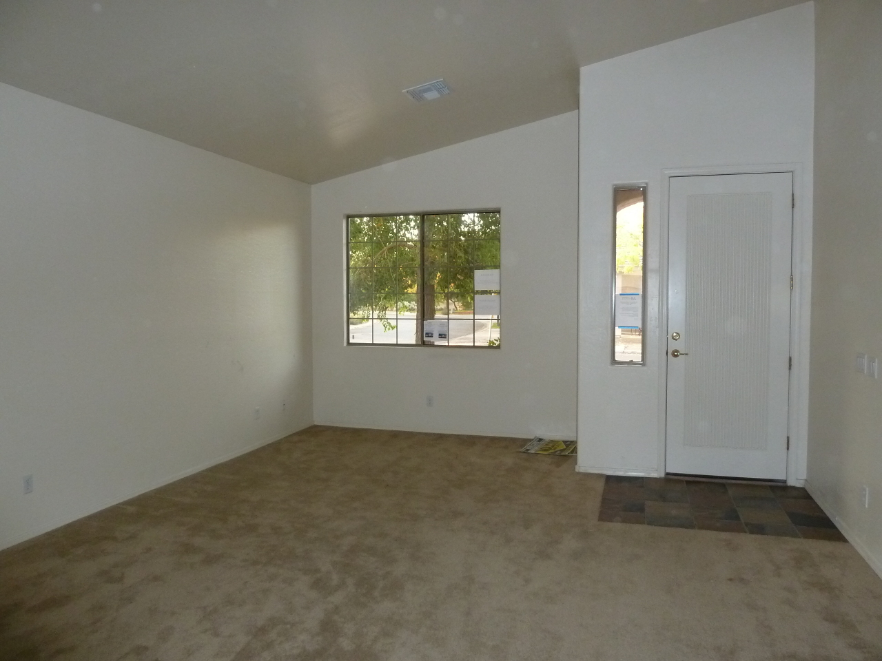 2734 East Fremont Road Phoenix, AZ 85042 - Photo 2 of 6 Living Room