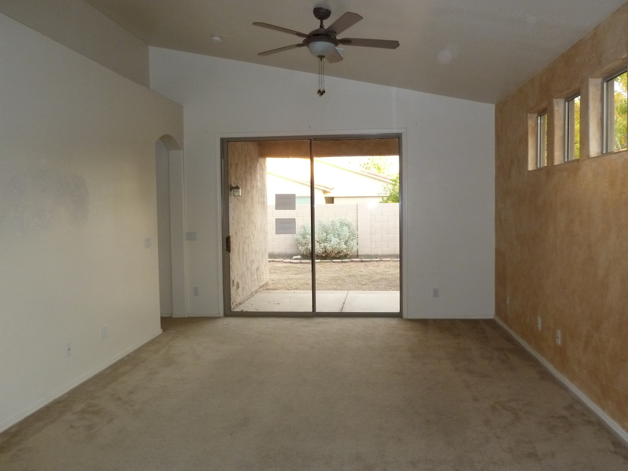 2734 East Fremont Road Phoenix, AZ 85042 - Photo 4 of 6 Family Room