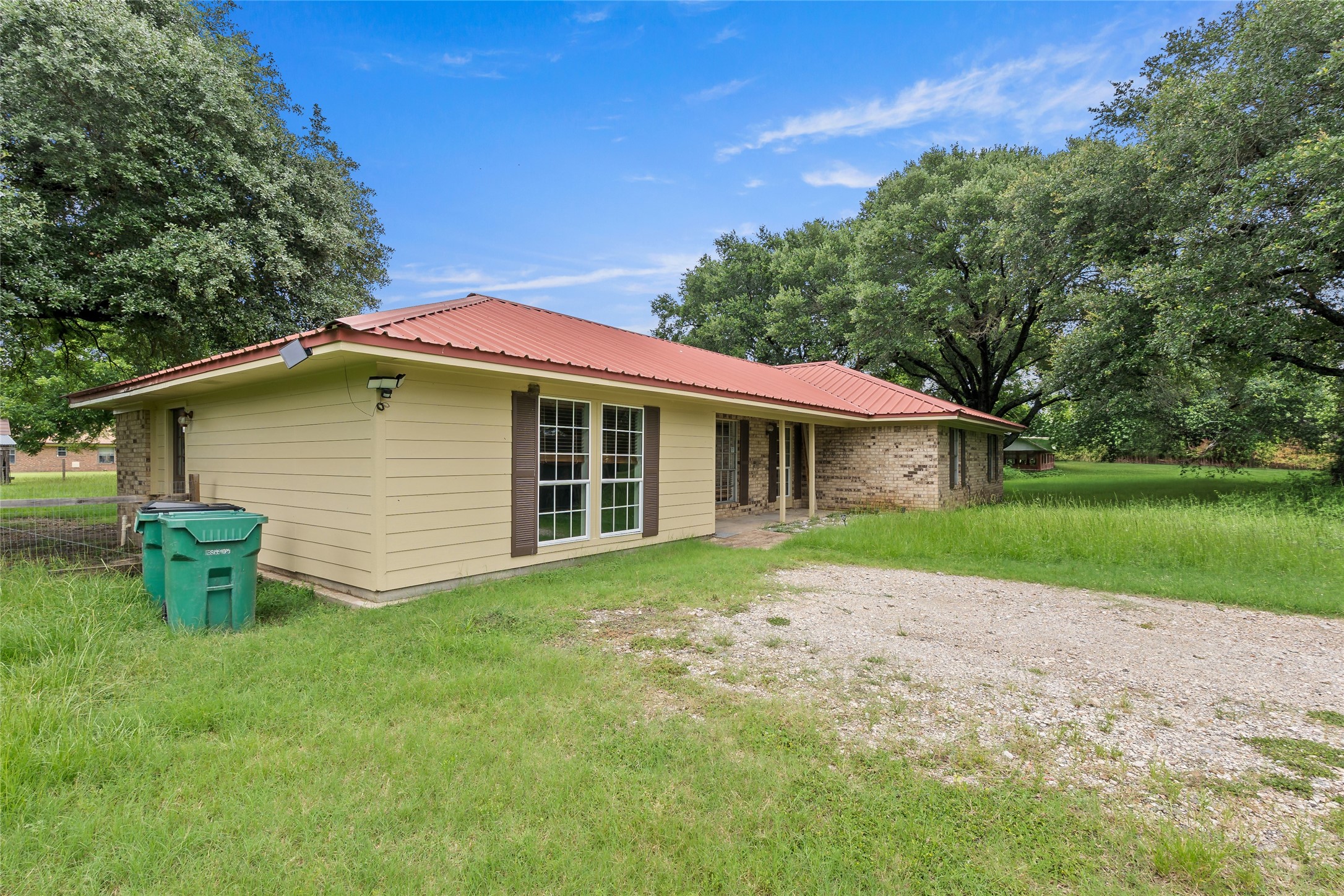 970 Martin Road Madisonville, TX 77864 - Photo 2 of 32