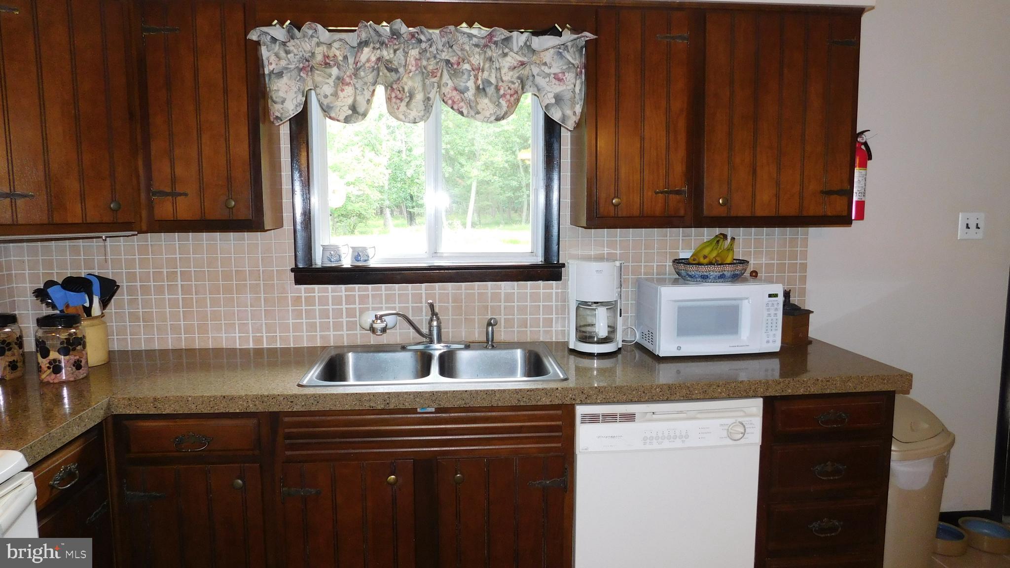 49 Lakeview Drive Tabernacle, NJ 08088 - Photo 7 of 28 kitchen on main floor