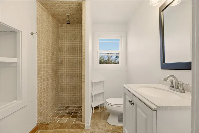 $2,100 | 31 Bayside Avenue, Unit 4, Newport, RI 02840