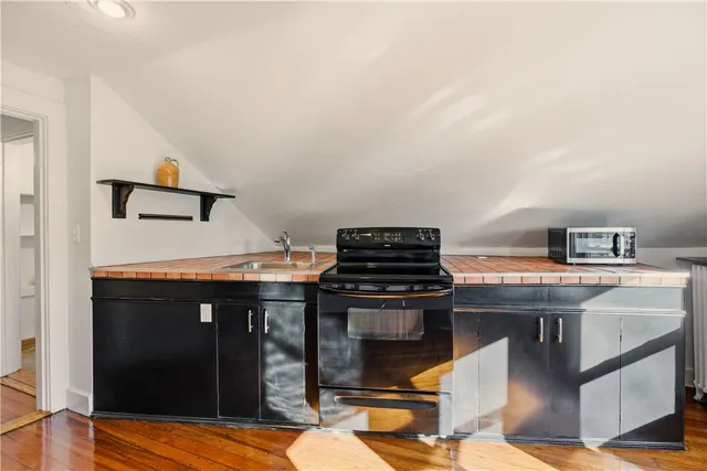 $2,100 | 31 Bayside Avenue, Unit 4, Newport, RI 02840