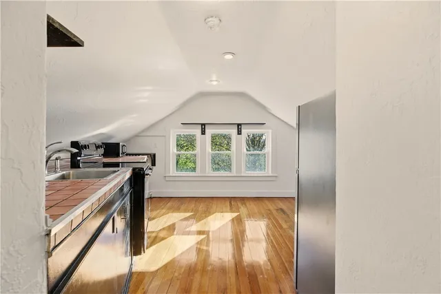 $2,100 | 31 Bayside Avenue, Unit 4, Newport, RI 02840