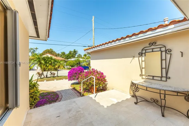 $1,750,000 | 9457 Carlyle Avenue, Surfside, FL 33154