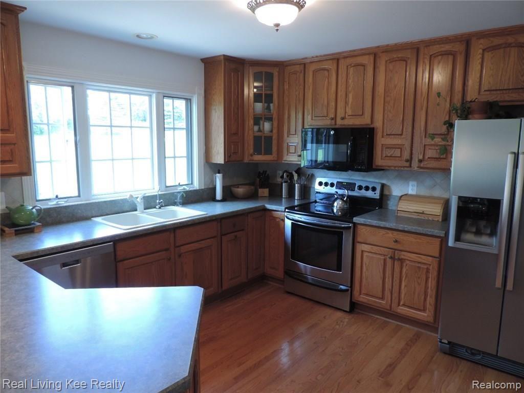 175 Addison Meadows Court Leonard, MI 48367 - Photo 11 of 33 DSCN2571.JPG