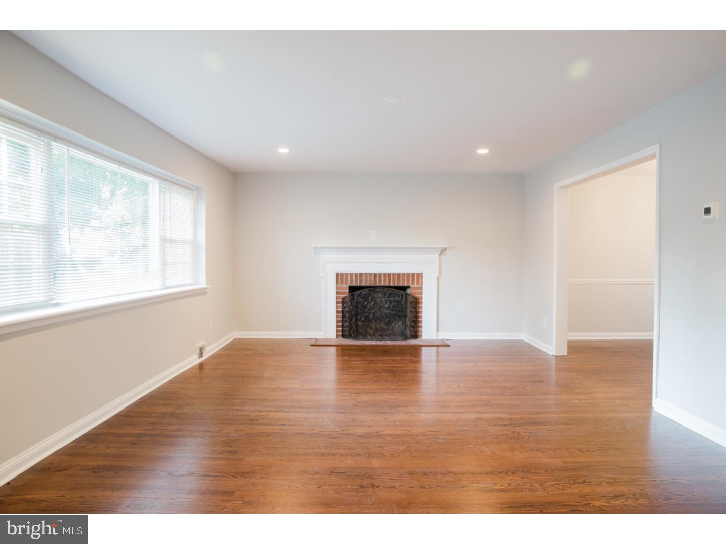 2700 South Kent Road Broomall, PA 19008 - Photo 3 of 25 Living Room