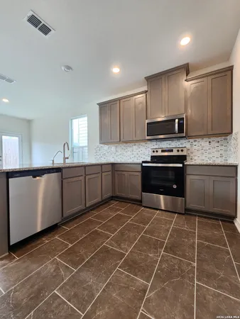 $2,400 | 14839 Vance Jackson Road, Unit 601, San Antonio, TX 78249