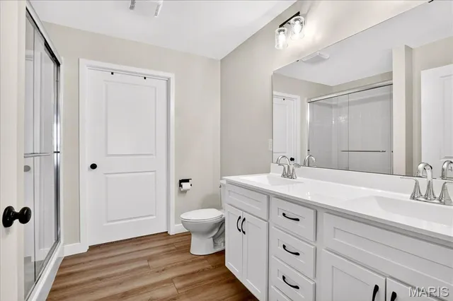 $400,000 | 820 Applewood Creek Drive, Fairview Heights, IL 62208