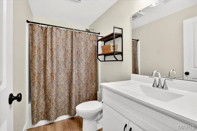 $400,000 | 820 Applewood Creek Drive, Fairview Heights, IL 62208