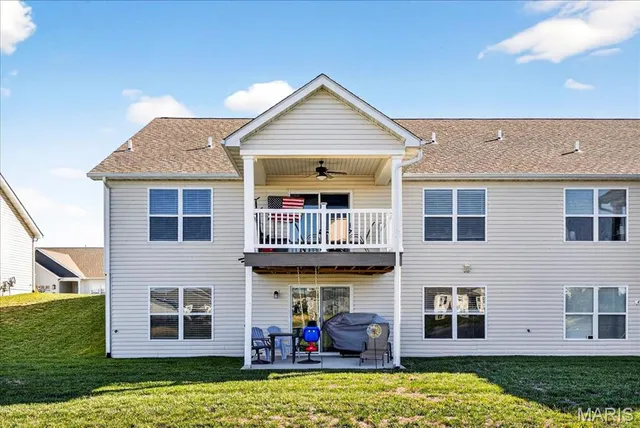 $400,000 | 820 Applewood Creek Drive, Fairview Heights, IL 62208