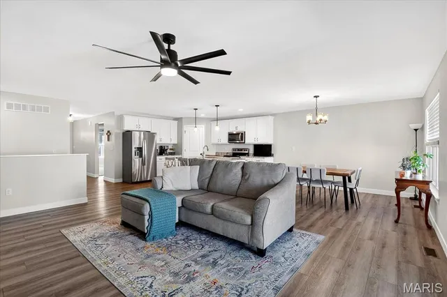 $400,000 | 820 Applewood Creek Drive, Fairview Heights, IL 62208