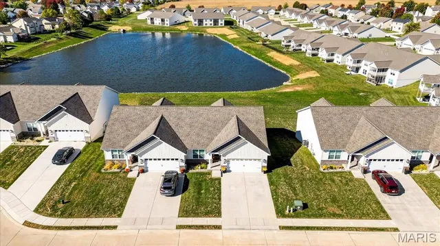 $400,000 | 820 Applewood Creek Drive, Fairview Heights, IL 62208