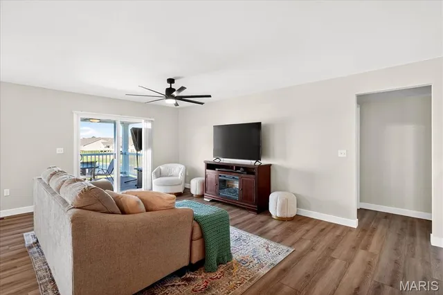 $400,000 | 820 Applewood Creek Drive, Fairview Heights, IL 62208