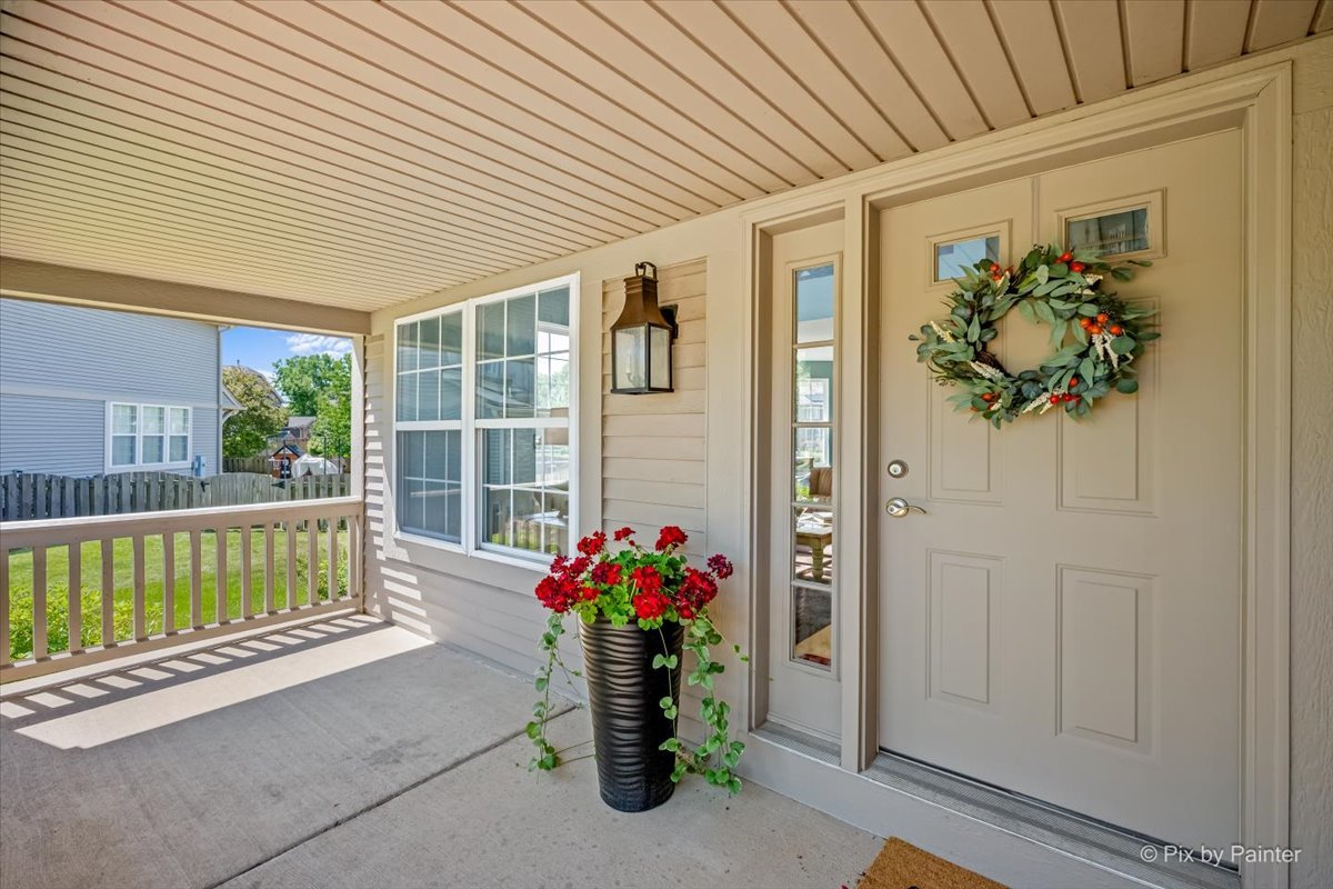 142 Augusta Lane Cary, IL 60013 - Photo 3 of 50