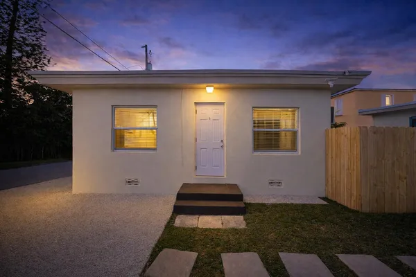 $1,650 | 1744 Madison Street, Unit 1, Hollywood, FL 33020