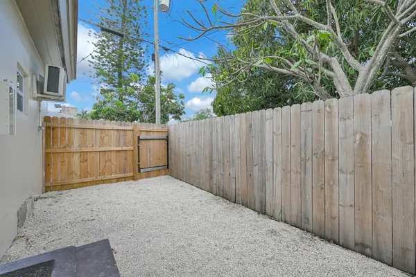 $1,650 | 1744 Madison Street, Unit 1, Hollywood, FL 33020