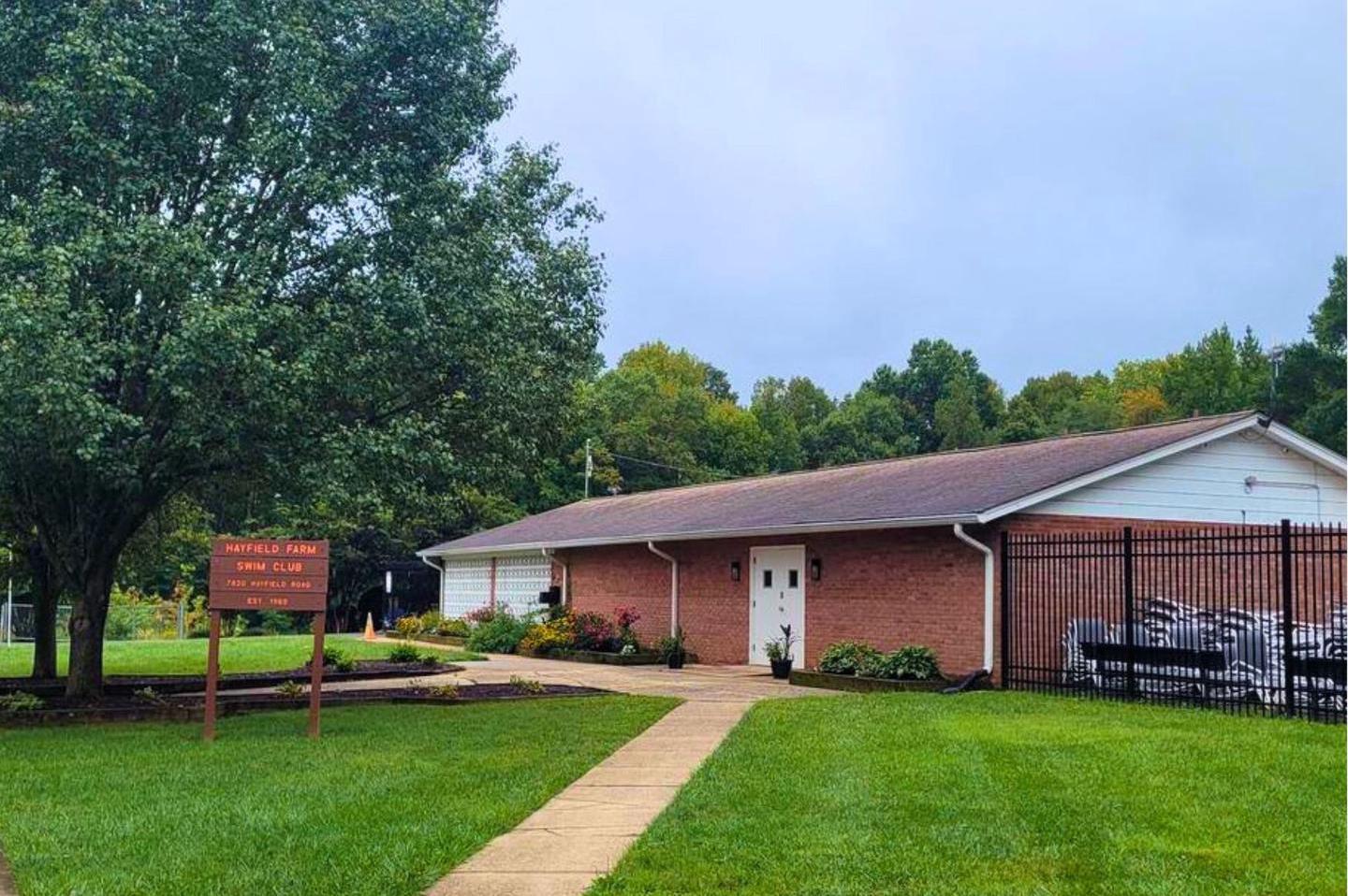 7600 Kingsbury Road Alexandria, VA 22315 - Photo 27 of 31 a front view of a house with a garden and trees
