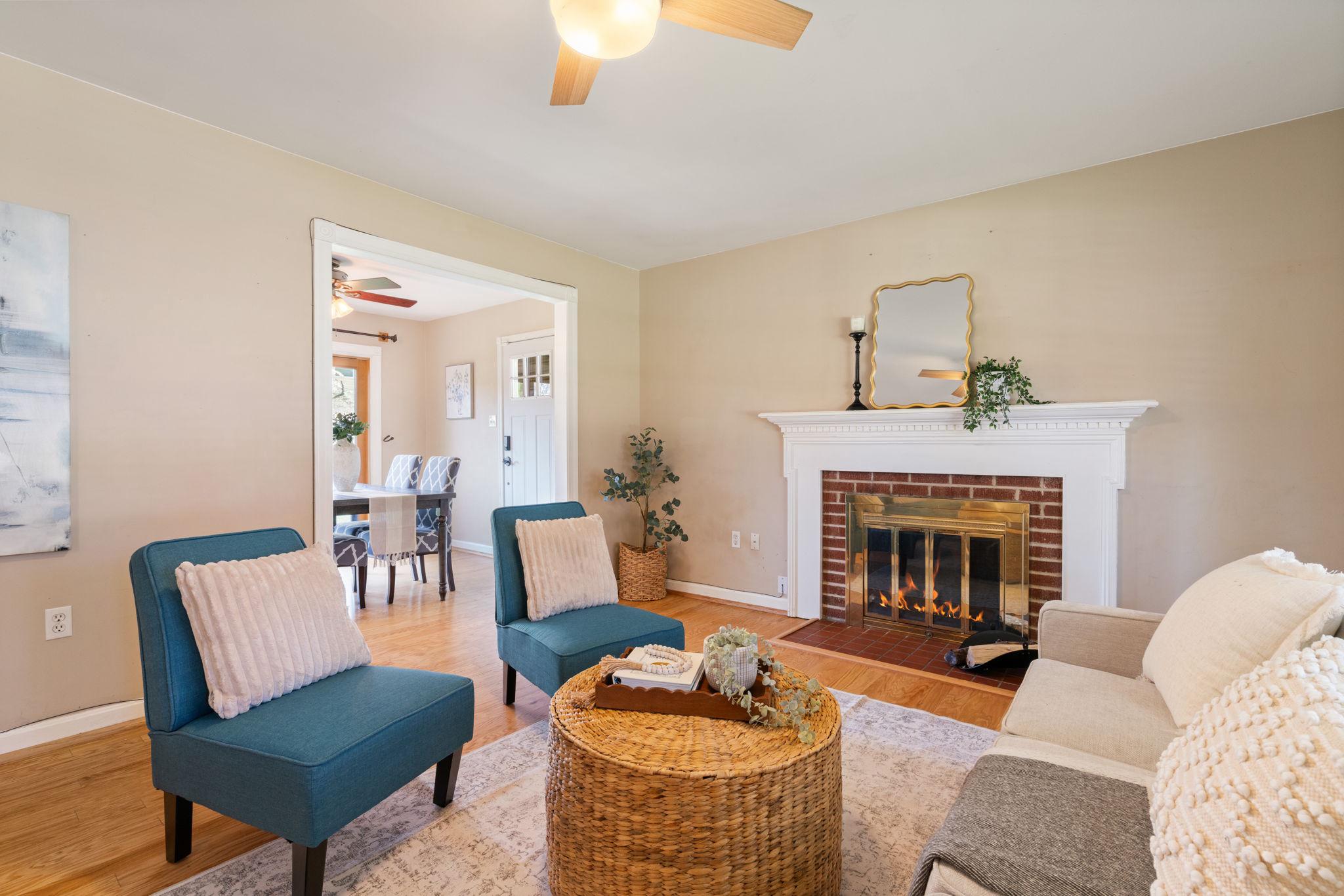 7600 Kingsbury Road Alexandria, VA 22315 - Photo 5 of 31 a living room with furniture and a fireplace