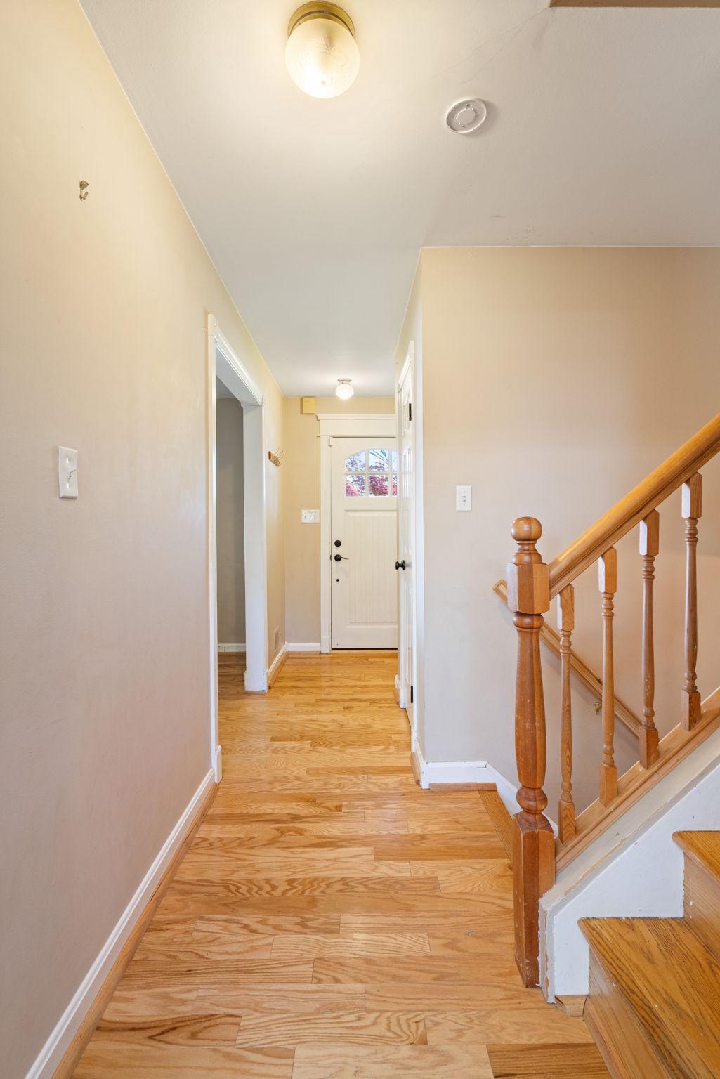 7600 Kingsbury Road Alexandria, VA 22315 - Photo 9 of 29 Welcoming entryway with hardwood floors